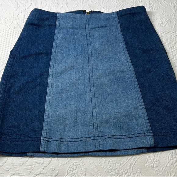 ⭐️Free People size 6 patchwork two tone blue mini denim skirt y2k modern femme - Picture 4 of 4